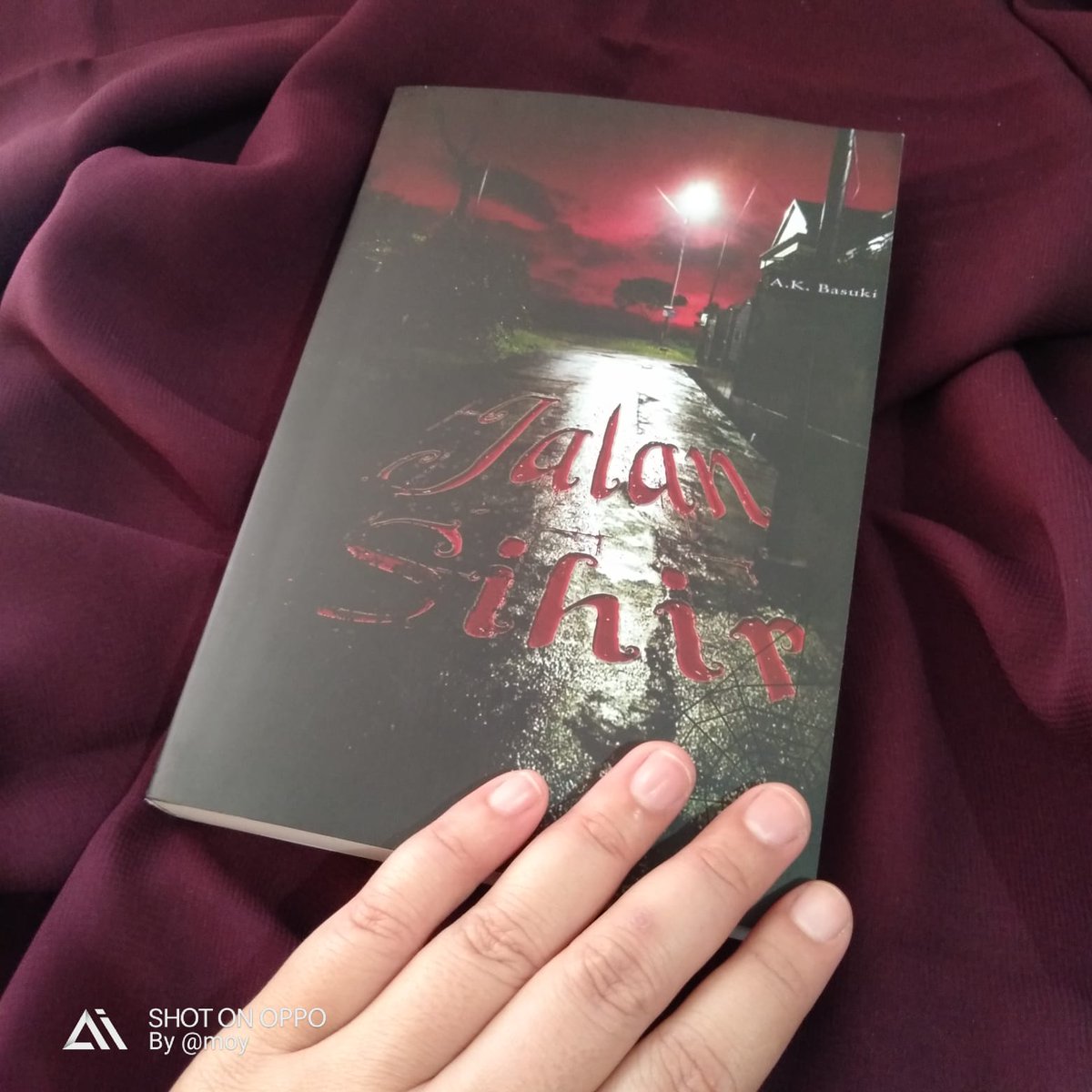 tongkring's tweet photo. Buku tunggal perdana, terbit mandiri. Semua ganjelan lepas, mulai berkarya dari awal lagi. Semoga istiqomah. Aamiin. https://t.co/6hSG1UvJmi
