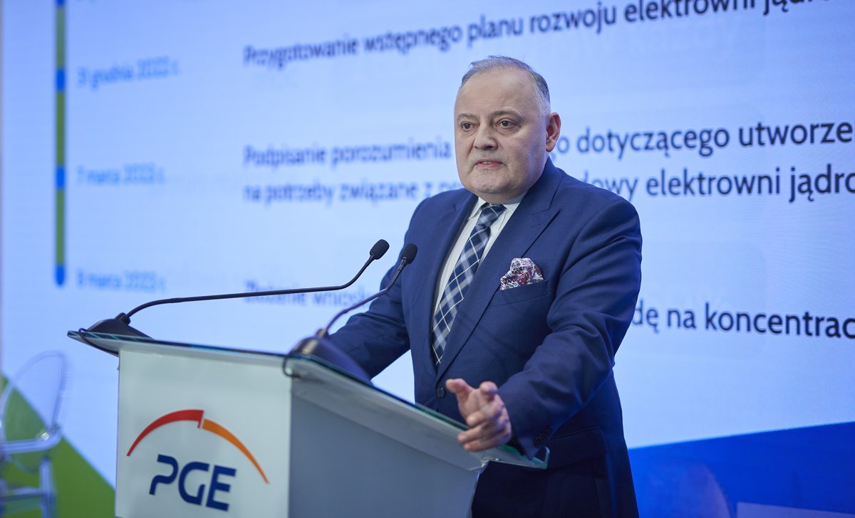 Grupa_PGE's tweet image. - W ciągu niespełna czterech miesięcy od podpisania listu intencyjnego – w październiku 2022 r. - wspólnie z naszymi partnerami biznesowymi @ZEPAKSA i #KHNP wykonaliśmy kluczowe na początkowym etapie projektu zadania - mówił podczas konferencji Wojciech Dąbrowski, prezes #PGE.