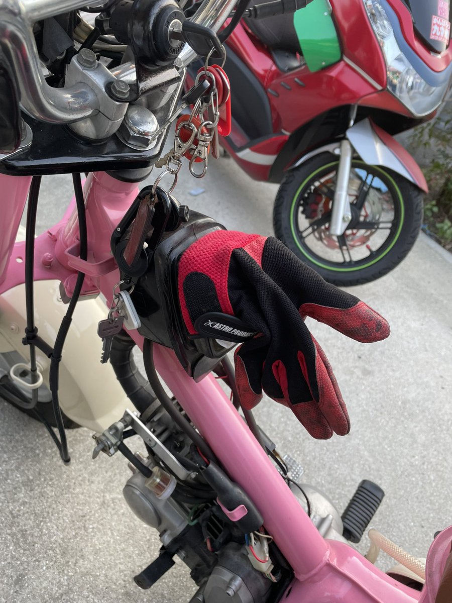 nagumon13's tweet image. 今日はバイクのメンテに
帰りにエアクリの蓋がなく
手袋で代用する😱

ビャクチもあらかた形になった
ついにレア物に手をつける😁

#MD50 
#カブ 
#境界戦機 
#次はフルアーマーだ
