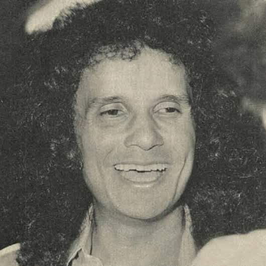 GlauciaLeandra1's tweet photo. Tudo que aqui ele deixou. Não passou e vai sempre existir. Flores nos lugares que pisou. E o caminho certo pra seguir! #🎶 #mpb #RC #70s #musicacura #amorobertocarlos #letrademusica #ohomem #robertocarlos https://t.co/sOqiaLUysE