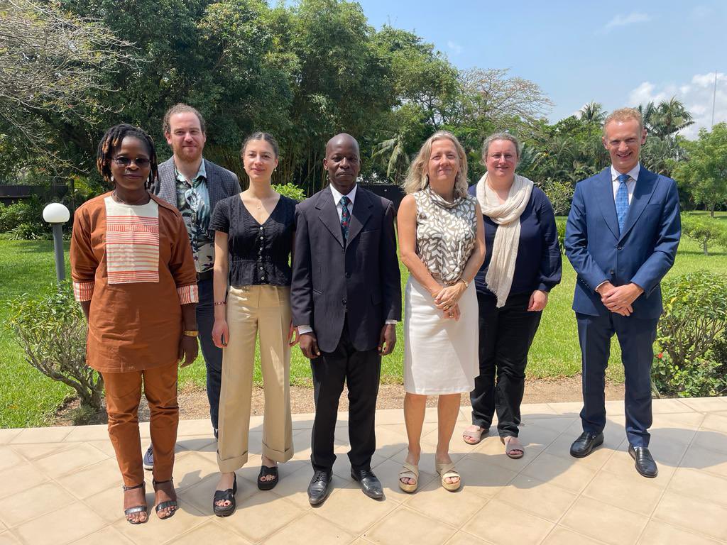 AmbSuisseCI's tweet image. Ravie d’avoir accueilli une délégation de l’ICOM et sa branche ivoirienne pour mieux approfondir les éventuelles collaborations entre musées 🇨🇭 et 🇨🇮! #CIV #CIV225 #CIVedu