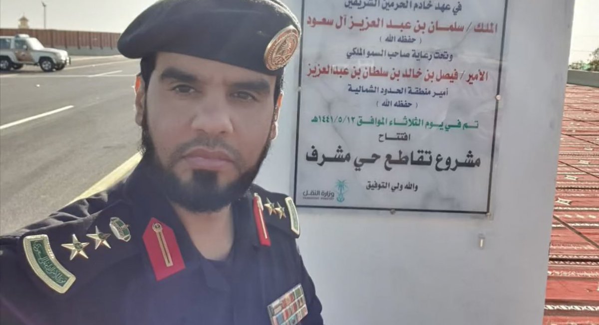 Juhaieeem's tweet photo. أَلا لَيتَ اللِّحى كانَت حَشيشًا
                   فَنعلِفَها خيولَ المُسلِمينا https://t.co/8XZhpqcwul