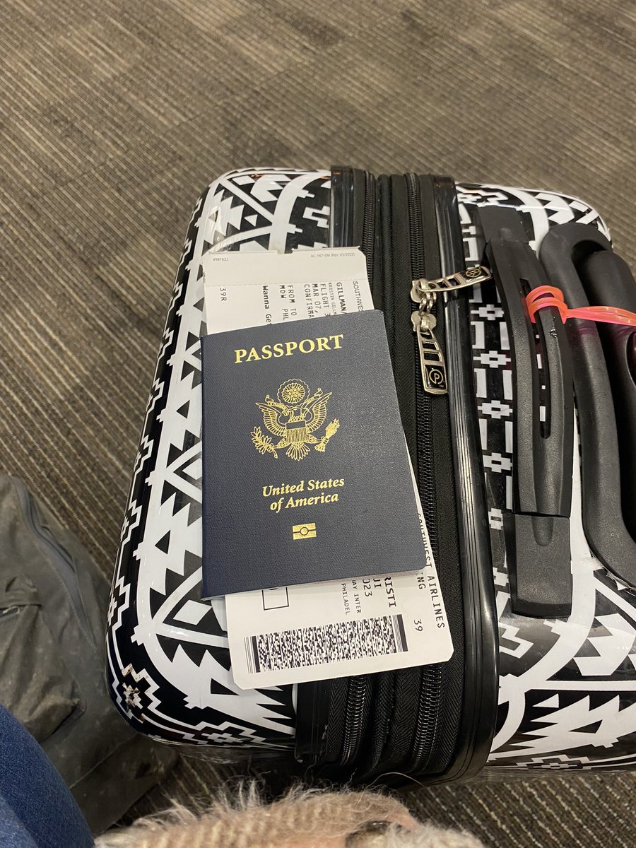 kwitumm's tweet image. long day of travel,, but @DjroarOG i coming for u 💜 see you soon 🥹💜