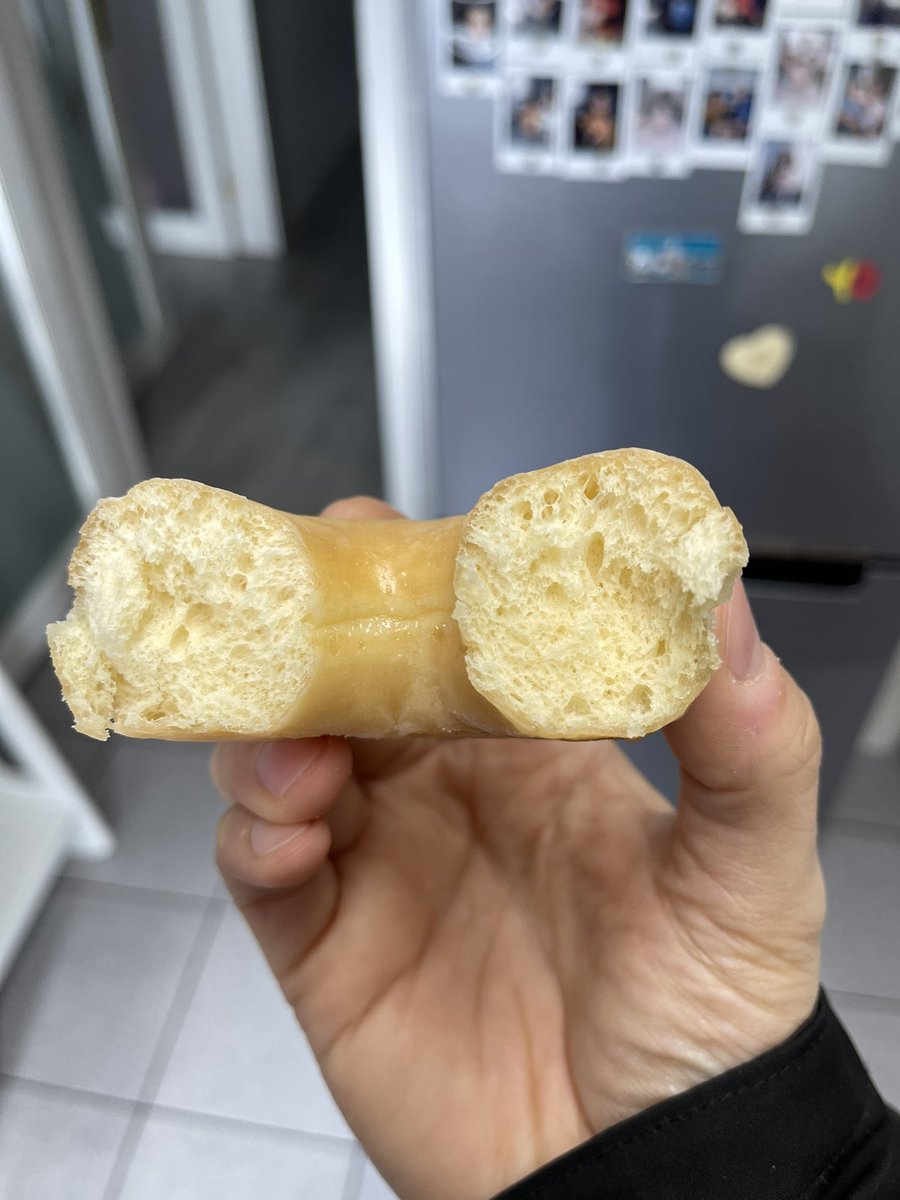 Review do donut do Lidl (0.39€)

Massa incrivelmente fofa com uma casca fininha de glace no exterior. Doce sem ser enjoativo.

10/10 mamava até vomitar