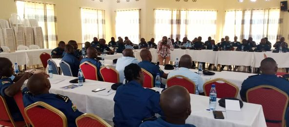 MagazineJimbere's tweet photo. 🔰 Début ce 07/03/2023 à #Ngozi, d'une formation sur des thématiques de consolidation de la paix dont la communication non violente, à l'endroit des cadres de la Police, organisée pour 3 jours par le consortium des organisations #ICB, @CENAP_bi, #BLTP, @YBurundi et #Jimbere https://t.co/qufXZYzMPt
