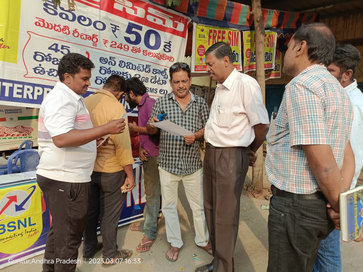 bsnl_ap_guntur's tweet photo. Shri S.Sridhar, ITS, GMTD, Guntur, Shri G.Raghuram, DGM(CM&amp;CFA), Guntur along with Shri G Srinivasa Rao, SDOT,Kothapet visited BSNL road show at Kanyaka Parameswari Temple, Patnam Bazar, Guntur https://t.co/E8D4SzJn8N