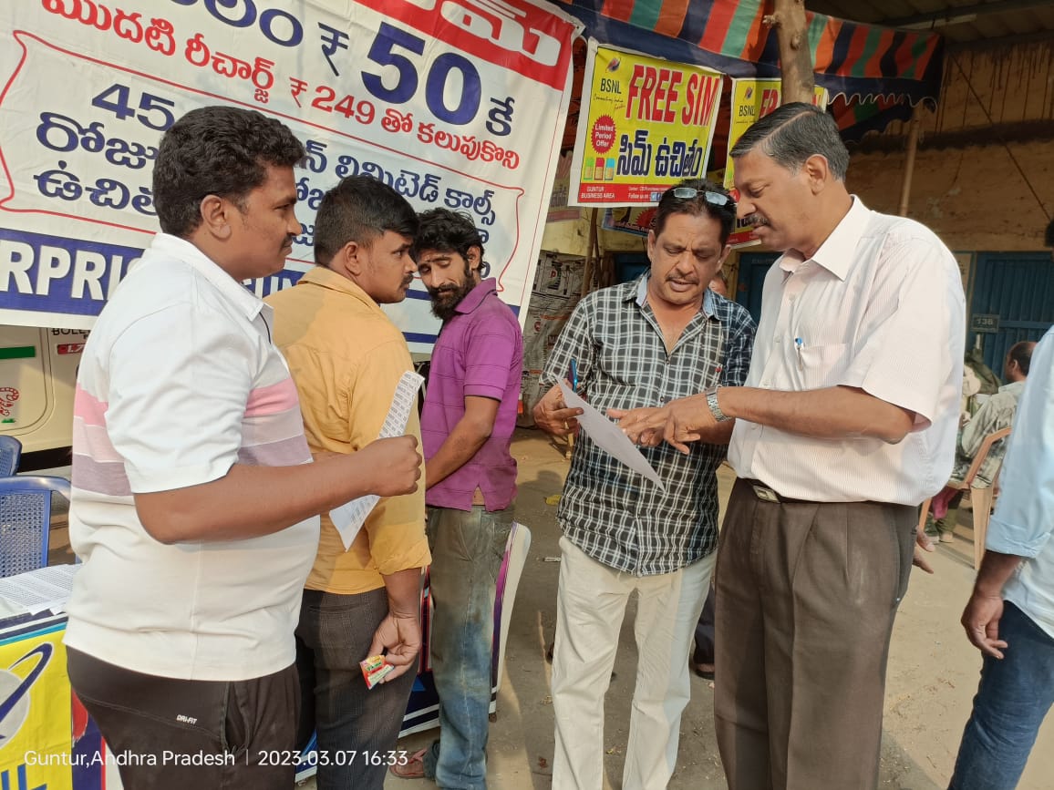 bsnl_ap_guntur's tweet photo. Shri S.Sridhar, ITS, GMTD, Guntur, Shri G.Raghuram, DGM(CM&amp;CFA), Guntur along with Shri G Srinivasa Rao, SDOT,Kothapet visited BSNL road show at Kanyaka Parameswari Temple, Patnam Bazar, Guntur https://t.co/E8D4SzJn8N