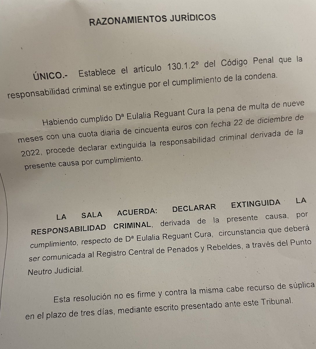 1. Avui el Suprem m'ha notificat q ja no tinc responsabilitats criminals per negar-me a contestar a l'extrema dreta al judici del Procés. El problema? És que no hauria de ser cap delicte, com no ho hauria de ser plantar-los cara al carrer com han fet @ravalvsvox o <a href="/EncausatsPego/">Encausats.Pego</a>