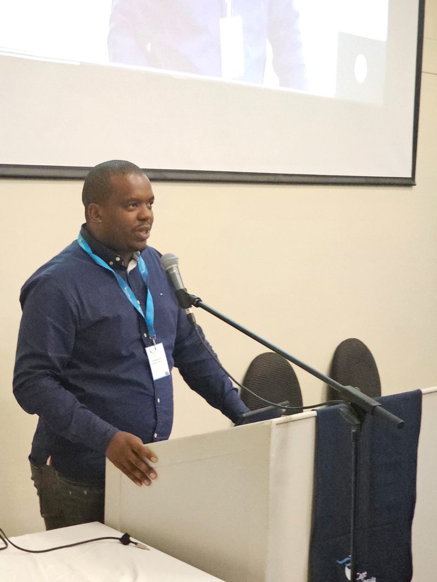 CPUT's tweet image. President of the CPUT Convocation, Lwandile Socikwa, delivers a vote of thanks on the 2nd day of the FBMS Hybrid International Week held at Cape Town Hotel School. #WeAreCPUT #FBMShybrid #GlobalPartners.
