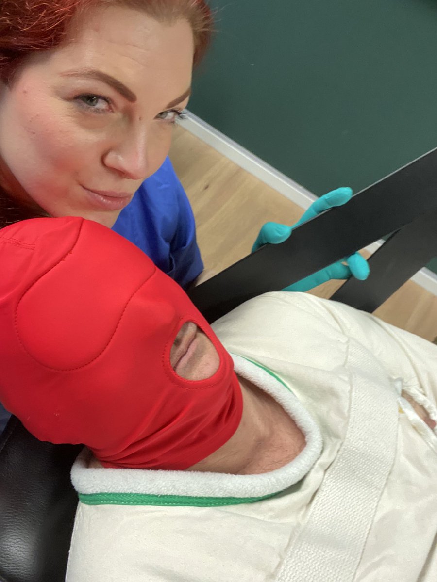 Ich liebe es zu spielen, wenn du wehrlos bist…

#klinikfetisch #medicalmistress #dominatrix #zwangsjacke #medfet #medicalplay #nurse #krankenschwester #fetisch #bdsm