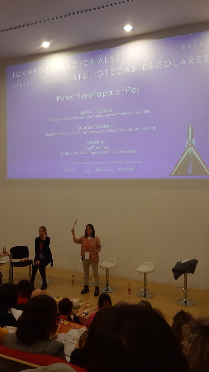 Sugiere <a href="/Lourdes_C_M/">Lourdes Cardenal</a> hacer lapbooks, tarjetas para pensar, juegos para pensar... en LA BIBLIOTECA 

Los hacen los alumnos/as