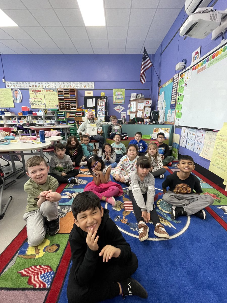 The class loved listening to the great stories chosen by our awesome guest readers! <a href="/Hampton_Street/">Hampton Street</a> <a href="/roeart/">r</a> #mineolaproud