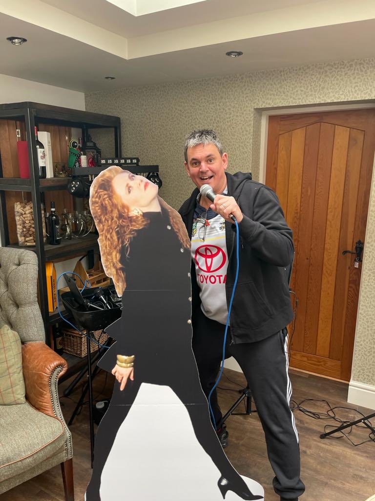 Get your cardboard carols out! ⁦<a href="/caroldecker/">Carol Decker 💙</a>⁩ and Tpau are coming to ⁦<a href="/LeighLeopardsRL/">Leigh Leopards</a>⁩ this Friday 7pm for a 50minute live set before we take in ⁦<a href="/Saints1890/">St.Helens R.F.C.</a>⁩ in the ⁦<a href="/SuperLeague/">Betfred Super League</a>⁩ what songs do we want to hear folks? Bridge of spies for me! My fave 🎤🏉