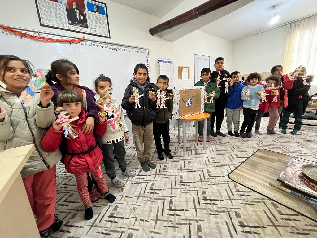 Geleneksel gölge oyunlarımızdan olan Karagöz ve Hacivat etkinliğimizden kareler 😊
<a href="/bingolmem/">Bingöl MEM</a> <a href="/halilyucel6060/">Halil YÜCEL</a>
 <a href="/Maliyldz12/">Mehmet Ali YILDIZ</a> <a href="/halukcakan12/">HALUK ÇAKAN</a> <a href="/yusuf_tokus/">Yusuf TOKUŞ</a>  <a href="/Azizbingoll/">Aziz BİNGÖL</a> <a href="/emrahdemrbag23/">Emrah Demirbağ</a> @KarliovaMEM