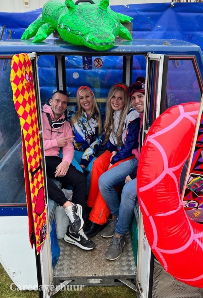 Having fun with friends in our Skigondel 
-
#skigondel #funwithfriends #winterfestival #skilift #telecabine @Carecaverhuur #seilbahn #telecabine #tignes #festival #apresskiparty #huren #huur #verhuur #ropeway #tomcareca