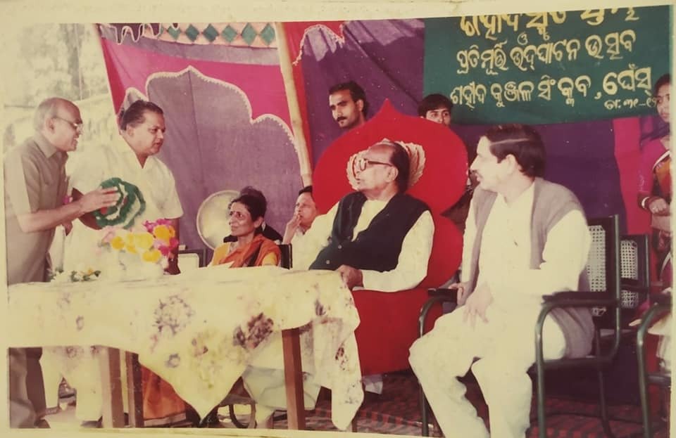 Rarest Photos of #BijuBabu with Sri #PrasannaAcharya .