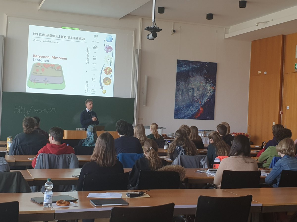 belle2germany's tweet photo. Die internationale Masterclass bei #belle2 kommt gut an: In München und Bonn lernen heute insgesamt 70 Schüler das Experiment kennen und bestimmen die Farben der Quarks. #belle2IMC #LiveSchaltungKEK @belle2collab @IppogOrg https://t.co/PZuyfz6GvP