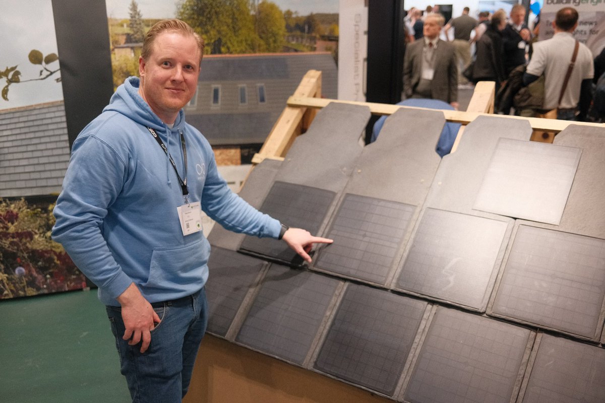 Russ has just found these amazingly innovative solar roof tiles by @ergosunsolar ☀️ 

This is the future of solar energy.

#Futurebuild2023