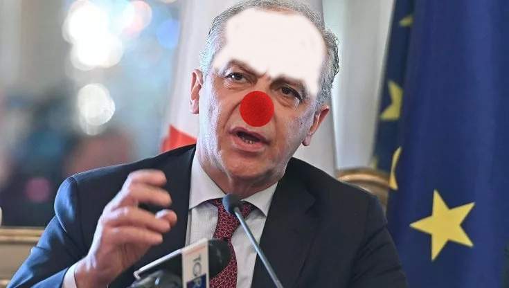 giornalenamir's tweet image. #Taiwan #sigarette #Serracchiani #Piantedosi #Trump #Belve #Tachipirina #Cutro I MINISTRI SONO A CUTRO E UN ALTRO CADAVERE DI BIMBA ARRIVA DAL MARE SOTTOLINEANDO LE LORO COLPE CHE IL CIRCO MEDIATICO NON CANCELLA LE RESPONSABILITA&apos;.MELONI E SALVINI HANNO SEMPRE DETTO AFFONDIAMOLI!