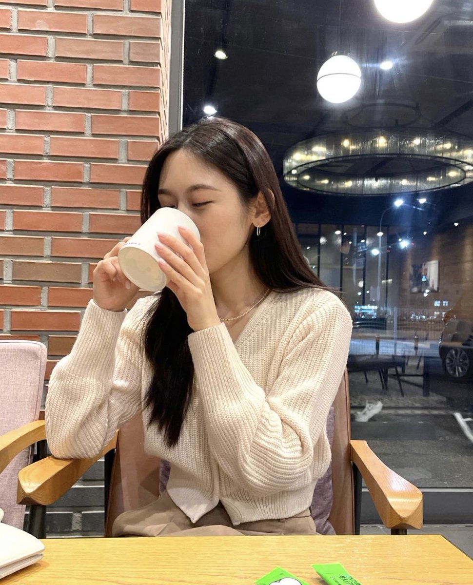 letkgoeun's tweet photo. Selamat,malam. Jangan,lupa,ngeteh,cantik,dulu,chingu!Jangan,ngopi,ntar,gabisa,tidur,hehe.
Bagi-bagi,teh,terbaru,dong😋 https://t.co/2bWWyNx3gH