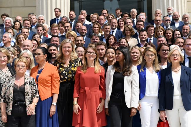 BFMTV's tweet photo. 🔴 ALERTE INFO
Retraites: les députés Renaissance qui ne voteront pas la réforme seront exclus du groupe
https://t.co/rHZgVw9ylv https://t.co/lXmDXQOckL