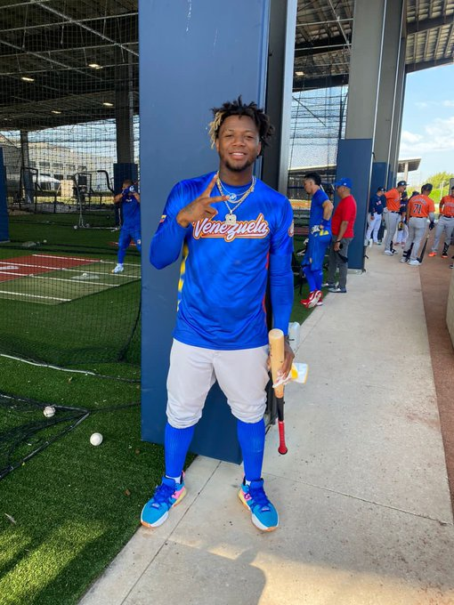 Meridianoonline's tweet photo. 🔥¡EL ABUSADOR ESTA LISTO! ⚾️

Ronald Acuña Jr. dijo presente, y esta preparado junto a la selección nacional para este Clásico mundial. 🇻🇪🤩 https://t.co/uwCBXG3wP6