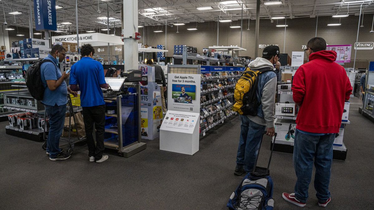 KWSS_Radio's tweet image. Nerdy News: Bye-bye Best Buy stores. -Dani buff.ly/3L1Gwt6 #nerdynews #bestbuy