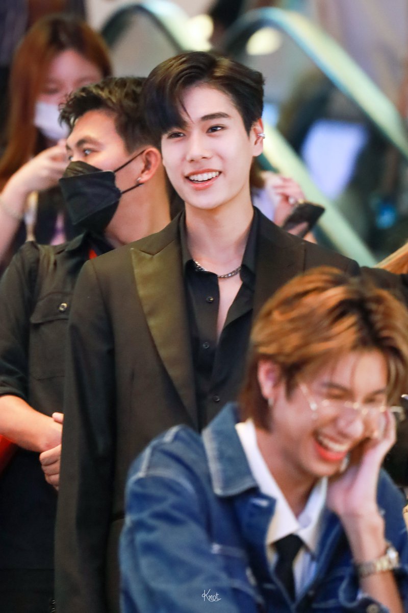 nn_tand's tweet photo. #phuwintang || 07/03/23 🔩

น้องภูวินทร์มาแล้วว งดงามมากก

#GalaPremiereหุ่นพยนต์ https://t.co/Si0Aj3rkQl