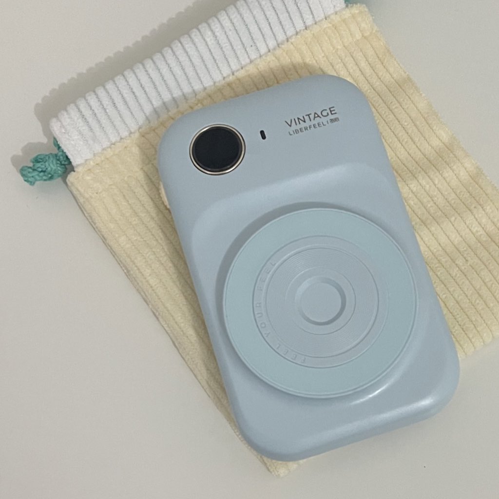 gxtmoons's tweet photo. ได้พาวแบงค์มาใหม่น่ารักมาก💙🔋

น้องมีสายในตัว+ชาร์จแบบ wireless ได้ ❕คือดีไซน์กับสีน่ารักจนจัยเจ้บจริง น้องมี % บอก เค้าใช้ไป 2 รอบแบตยังไม่หมด ไม่หนักเลยถ้าเทียบกับความจุ สะดวกมาก พกไว้กันตุย น่ารักสุ้บๆ 🤟🏻🔖 

🦦ขอแจกน้อง 1 เครื่องคับ
🎧 รี ฟอล เมนชั่นอิโมจิอะไรก็ได้ โกๆ⭐️ https://t.co/dj1dZ8Fjgr