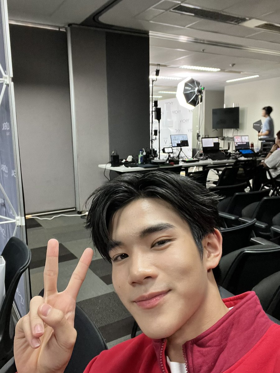 เจอกัน 19.30 นะค้าบบบ #vitchyretinolxfourth