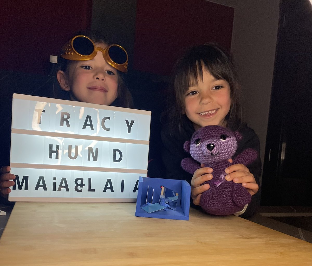 OnlyDopeFashion's tweet photo. Ahir va ser un dia molt especial per la Maia i la Laia.
Van tenir l’oportunitat de fer 2 experiments amb @lutravioleta i @Funboxings1 💜! Gràcies Tracy Hund!
#cienciafeminista #referentscientifics #referentsfemenins #inspiracio #lutravioleta https://t.co/cw6SaJln6E