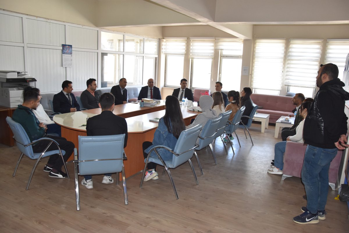 Milli Eğitim Müdürümüz Sn. Servet CANLI deprem bölgesinde yemek hizmeti sunan Karakoyunlu Gazi Yatılı Bölge Ortaokulu ve Melekli Özel Eğitim Meslek Okulu öğretmenleri ile bir araya gelerek yaptıkları çalışmalardan dolayı teşekkürlerini iletti.
<a href="/tcmeb/">Millî Eğitim Bakanlığı</a> <a href="/igdirvaliligi/">T.C. Iğdır Valiliği</a> <a href="/canl_servet/">Servet CANLI</a>