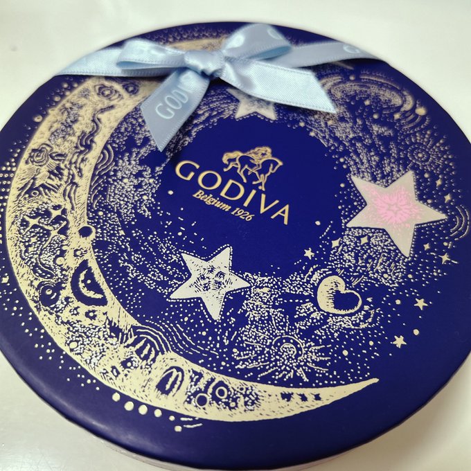 友達が星デュくんチョコくれてhappyパッケージほんとかわいい〜同人誌の装丁ゴディバに依頼したい 