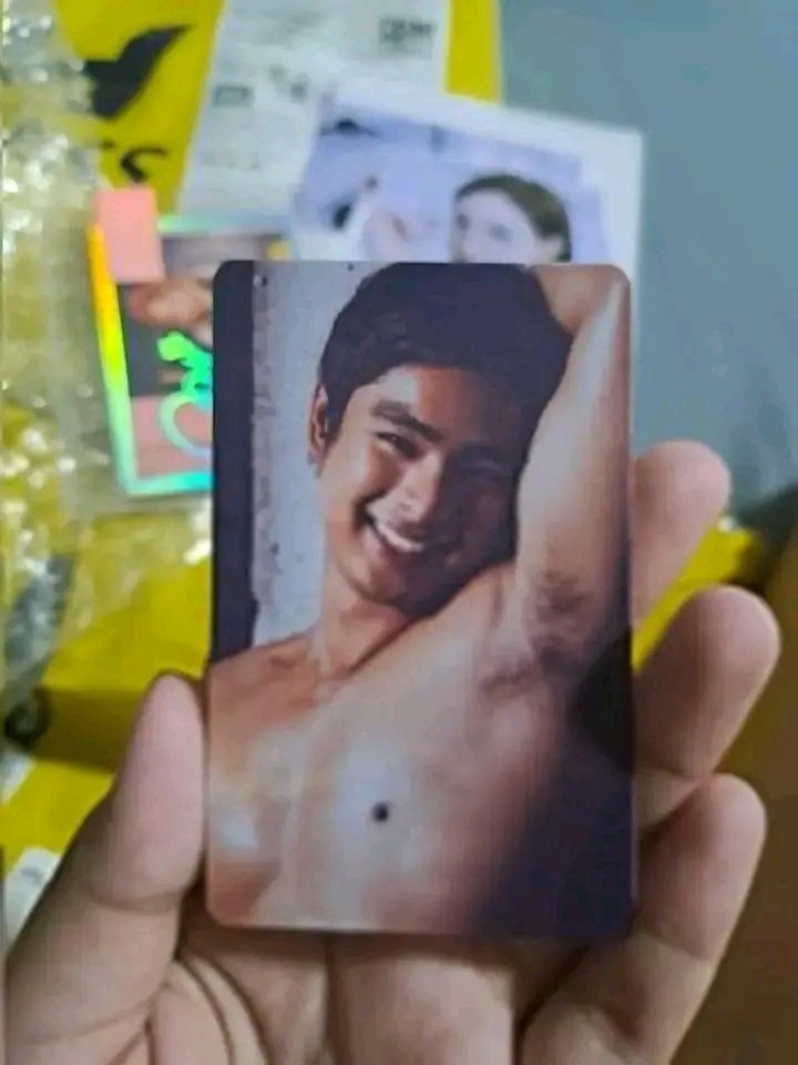 <a href="/KM_Jessica_Soho/">KapusoMoJessicaSoho</a> sino may scan nito eto na lang sasabit ko HAHAHA pag nawala to sasabihin ko sa pulis "SIR NAWAWALA PO COCO MARTIN KILI-KILI RARE PC KO"