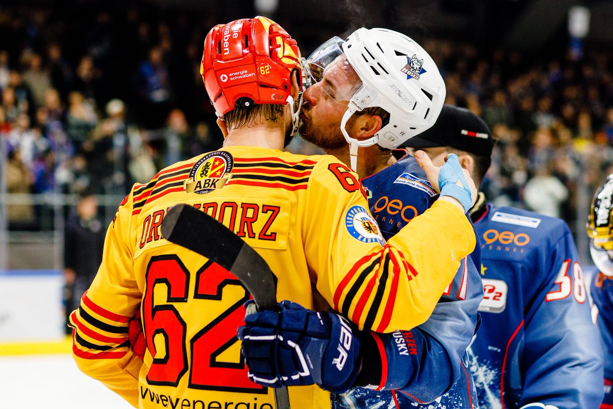 Die <a href="/DEL2_News/">DEL2</a> sucht das Foto des Monats Januar, und ich würde mich sehr freuen, wenn du für mein Foto aus dem Spiel der <a href="/ECKASSELHUSKIES/">EC Kassel Huskies</a> gegen den <a href="/ESVKaufbeuren/">ESVK</a> würdest.
Du kannst alle 24 Stunden neu abstimmen!
del-2.org/umfrage/detail…

Vielen Dank!
#fotodesmonats #del2