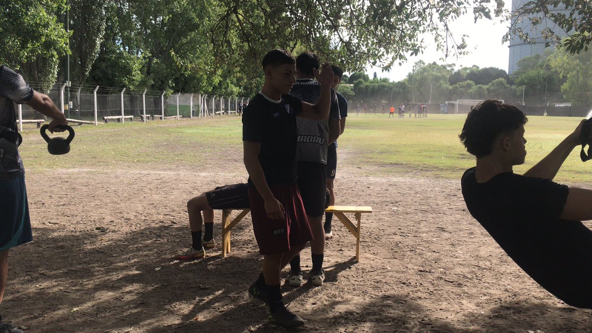 Se seguí trabajando duro de cara al arranque del torneo!!!
1er grupo tren superior 
2do grupo drill de pase 
3er grupo táctico… mañana visitamos a <a href="/SpItaliano/">Club Sportivo Italiano</a> por la mañana con las juveniles mayores y por la tarde con las mejores!!! #elfuturoeshoy #dalelama