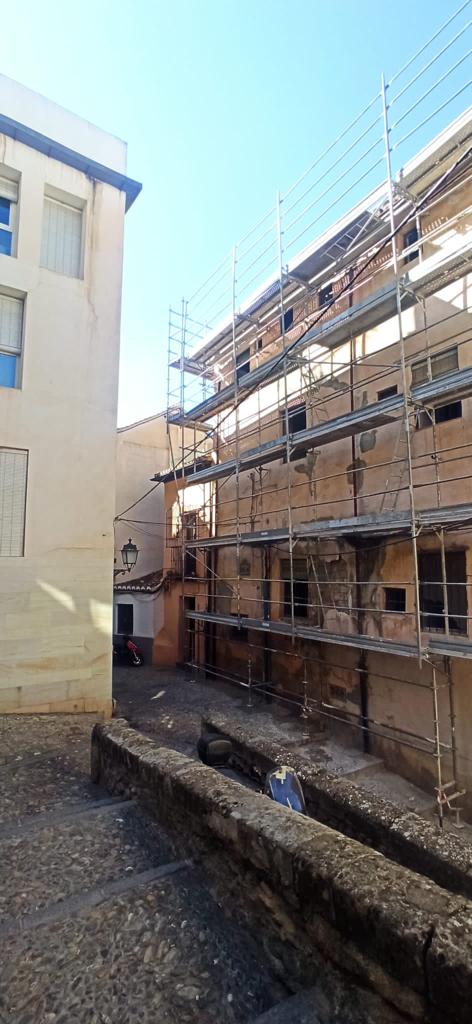 alquilernevada's tweet photo. Evolución del #montaje  de #andamios para #obras de #rehabilitación de #fachadas

#PuenteCabrera #CarreradelDarro 
#Granada 

☎️958573152
https://t.co/DQHhPjZuP5

#alquiler #andamio #alquilerdeandamios #andamiosengranada
#torres #cimbras  #encofrados #puntales #trabajosenaltura https://t.co/jK5jjyAIt5