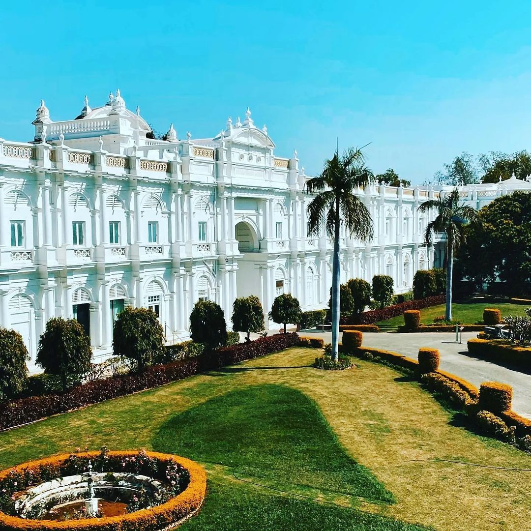 MPTourism's tweet image. Thank you @gaurangtraveller for sharing such an informative post about one of the finest #museums of #MadhyaPradesh

#YouShootWeShare #JaiVilasPalace #Gwalior #Architecture #History #Travel #Explore #MPTourism #MadhyaPradeshTourism #HeartofIndia #DekhoApnaDesh