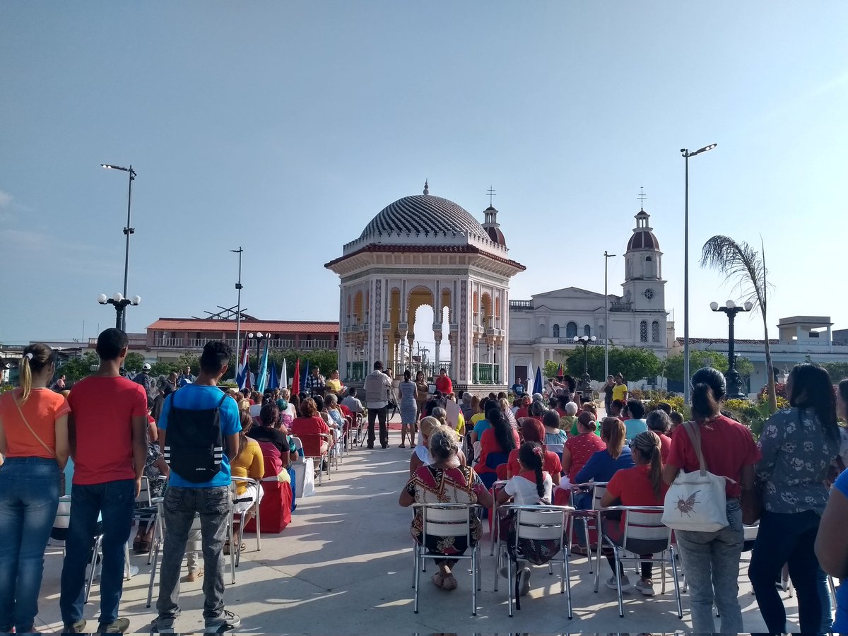 AndresConsejo's tweet photo. #MujeresHaciendoHistoria #MujeresEnRevolucion #Marianas Acto x el Día Internacional de la Mujer #Manzanillo #ProvinciaGranma @AndresConsejo presente @Drliover @DtoraDpsGranma @DiazCanelB @CapoNapoles @MMarreroCruz @CMzllo @BeltranReynier @YanetsyTerry @YordanyFonseca @GranmaDps https://t.co/lPgkyII156