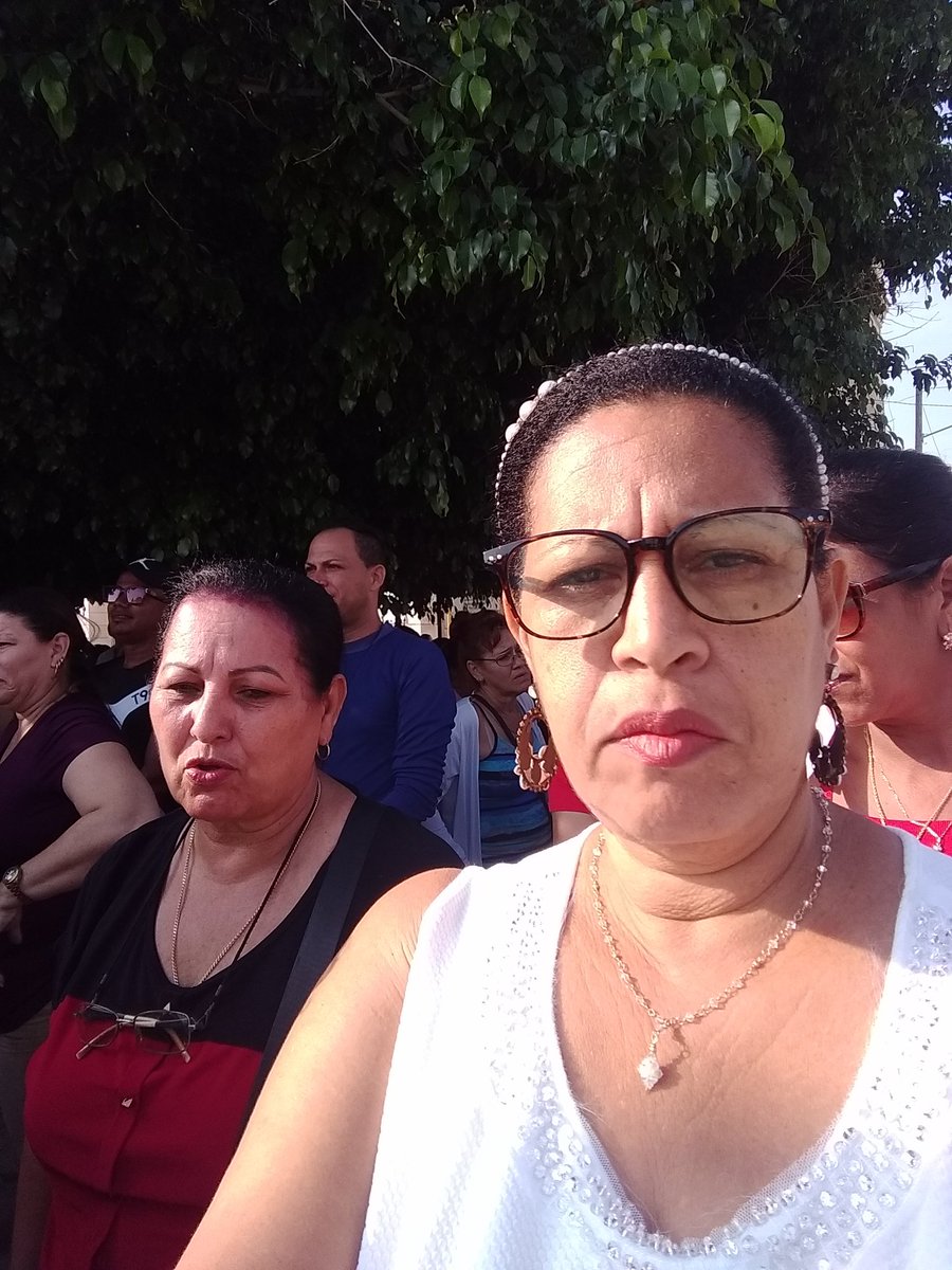 #MujeresHaciendoHistoria #MujeresEnRevolucion #Marianas Acto x el Día Internacional de la Mujer #Manzanillo #ProvinciaGranma <a href="/AndresConsejo/">Consejo 3 Andrés Luján Vázquez</a> presente <a href="/Drliover/">Dr. Liover Casí Director Municipal De Salud. Mzllo</a> <a href="/DtoraDpsGranma/">𝖄𝖊𝖑𝖊𝖓𝖎𝖘 𝕰𝖑𝖎𝖆𝖘 𝕸𝖔𝖓𝖙𝖊𝖘</a> <a href="/DiazCanelB/">Miguel Díaz-Canel Bermúdez</a> <a href="/CapoNapoles/">Yanaisi Capó Nápoles</a> <a href="/MMarreroCruz/">Manuel Marrero Cruz</a> <a href="/CMzllo/">CAM Manzanillo</a> <a href="/BeltranReynier/">Reynier Beltrán Sánchez</a> <a href="/YanetsyTerry/">Yanetsy Terry Gutiérrez</a> <a href="/YordanyFonseca/">Yordany Fonseca</a> <a href="/GranmaDps/">Dirección General de Salud Granma</a>