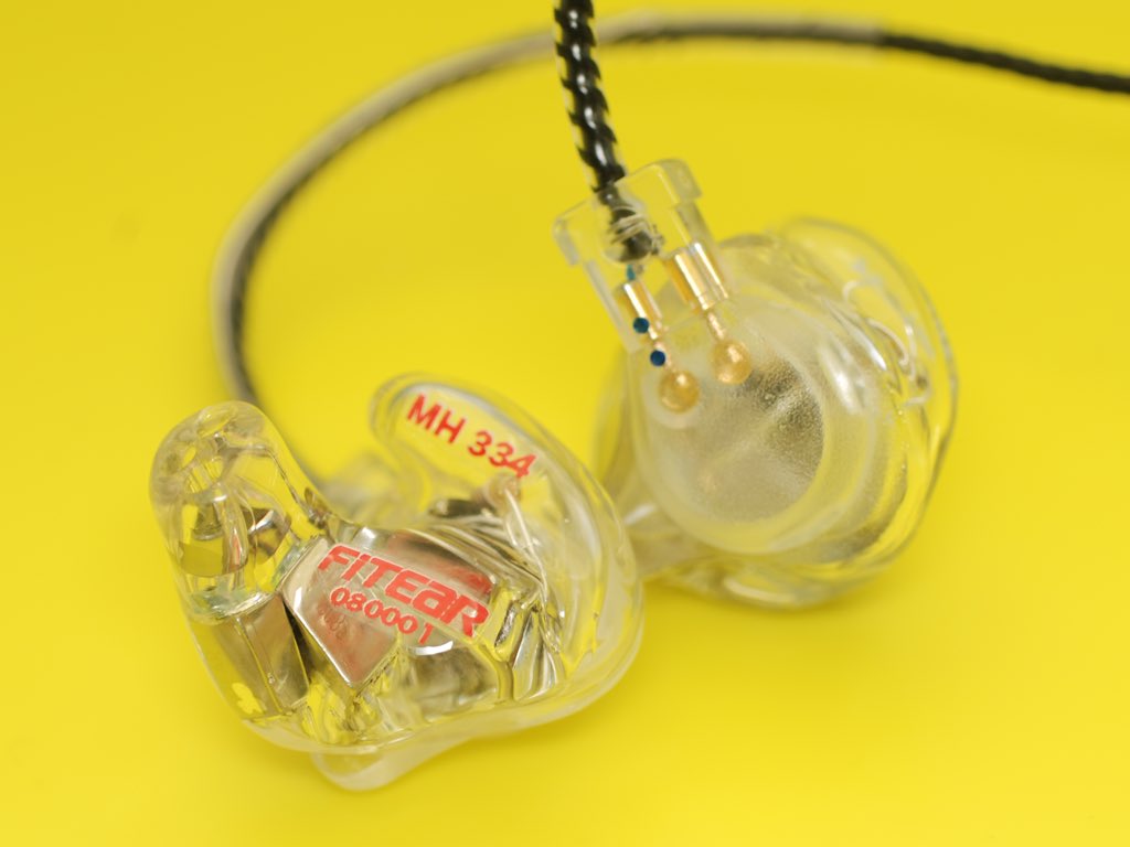 busy_metal's tweet photo. #BABYMETAL が #Westone の前に使用していた #イヤモニ は🇯🇵製の #FiTEaR
業務用の物は一般購入不可なので全く同じモデルを入手するのは困難ですが、コンシューマーモデルでベーシックな #CIEM(#カスタムインイヤーモニター)は #MH334 辺りでしょうか
#フィットイヤー #須山補聴器 https://t.co/8ZYfuskEnj