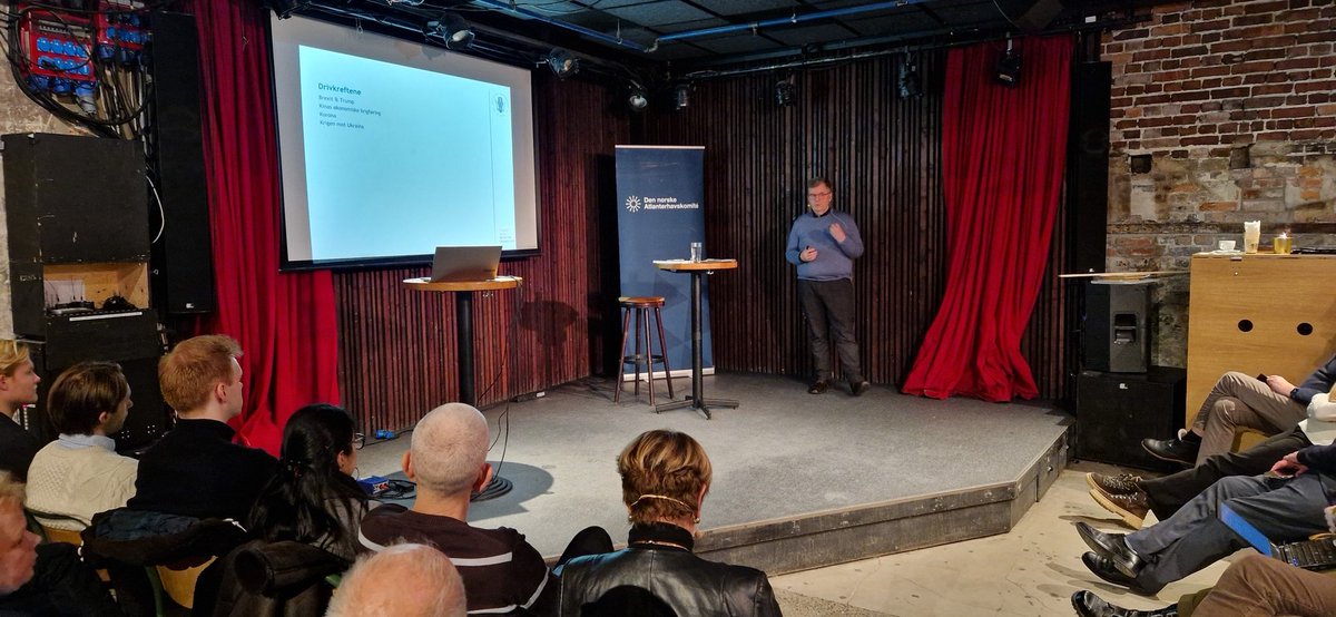 Den norske Atlanterhavskomité (@atlantkomite) on Twitter photo Kåre Dahl Martinsen holder nå en presentasjon om økonomisk krigføringen på <a href="/kulturhusetoslo/">Kulturhuset i Oslo</a>
#NATO #økonomi Kåre Dahl Martinsen holder nå en presentasjon om økonomisk krigføringen på <a href="/kulturhusetoslo/">Kulturhuset i Oslo</a>
#NATO #økonomi