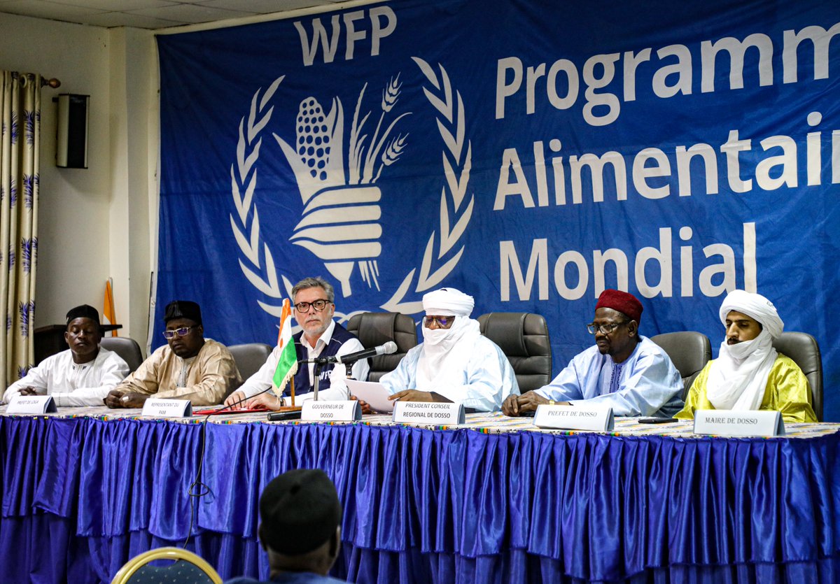 WFP_Niger's tweet image. @JNGentile  et le gouverneur de la région de Dosso lancent l&apos;atelier de #FormationDesFormateurs pour renforcer les capacités des acteurs de développement dans l’élaboration des programmes de résilience durables et inclusifs au #Sahel.
#BootcampResilience_Dosso_2023