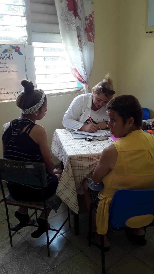 AndresConsejo's tweet photo. Ellas #Marianas de estos tiempos #MujeresEnRevolucion del @AndresConsejo dan a diario un #Si x #Cuba xq la unidad nos hace invencibles #CubaEsAmor #JuntarYVencer #YoVotoXTodos @Drliover @DtoraDpsGranma @DiazCanelB @CapoNapoles @BeltranReynier @YanetsyTerry @CMzllo @YordanyFonseca https://t.co/uhsS5Q7k6A