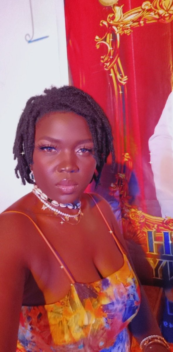 Beidagoddess's tweet photo. @Dr_youngy In school                             Elsewhere https://t.co/IazvCpi41L