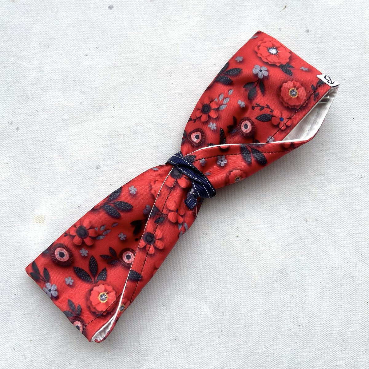 BhoomiClothPads's tweet photo. Eco pack is a handy little product that allows you to use it in many different ways - carry cutlery, stationery, organize your earplugs, chargers &amp; many more! Waterproof outer, lined with cotton, Eco pack offers the flexibility you need
https://t.co/GUX4w0IdcN
#sustainable https://t.co/elYp0kXyvi