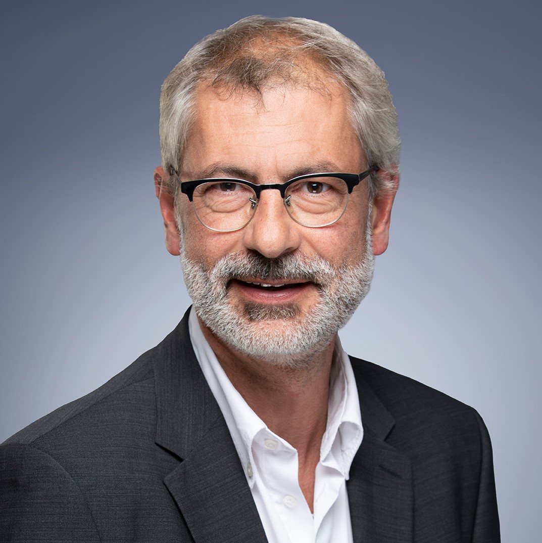 BR Keller-Sutter hat Pascal Hollenstein <a href="/p_holle/">Pascal Hollenstein</a> zum neuen Kommunikationschef des EFD ernannt. Er wird seine neue Funktion Mitte Mai antreten. Wir freuen uns auf die Zusammenarbeit! efd.admin.ch/efd/de/home/da…