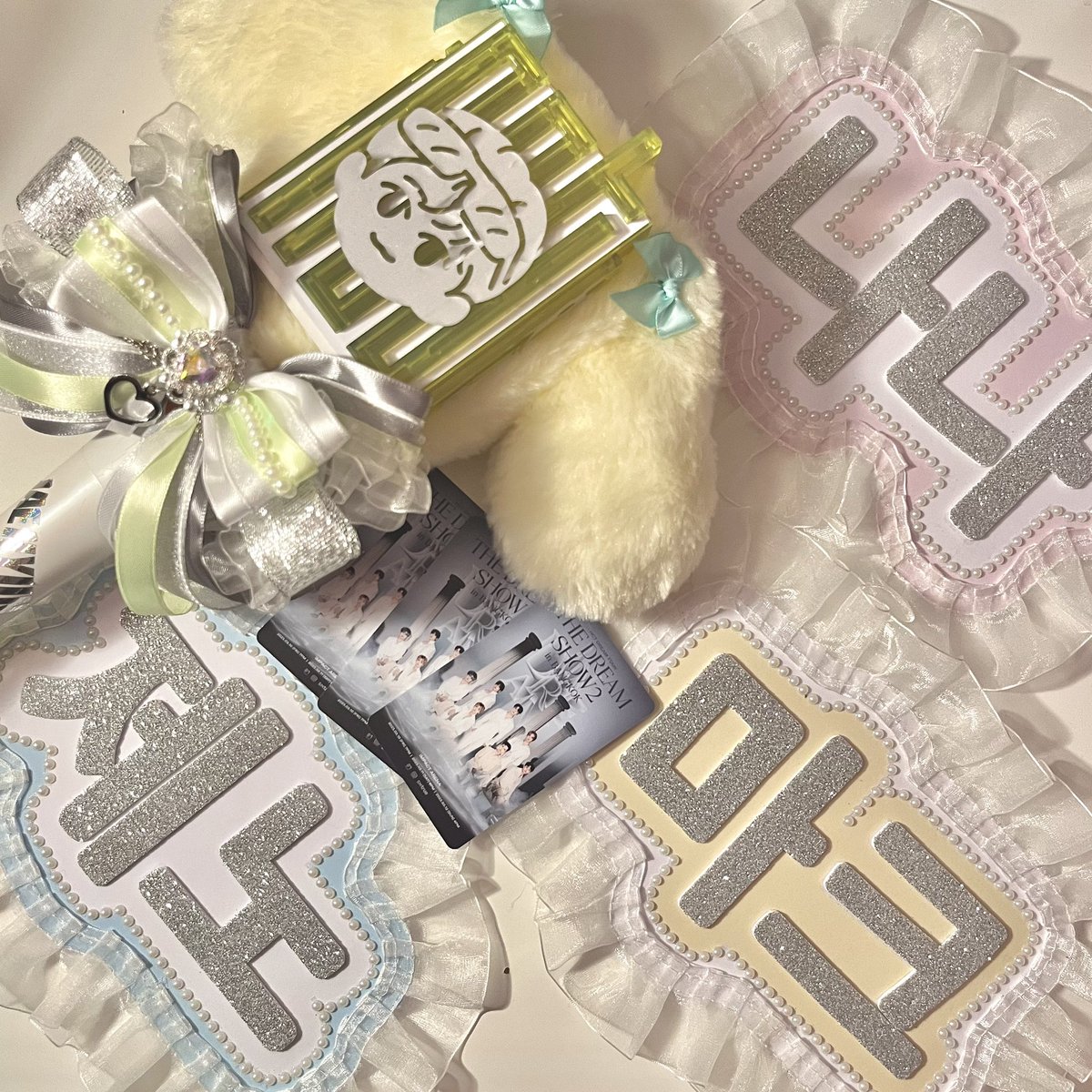 *☆ ˳ ·  ֯  *.˳
      *⠀★  ֯  · ˳ *.  

( light stick cover ) #รีวิวโบคิ 
( banner ) #reviewtaerinn 
( bow ) #กาแล็กซี่รีวิว  
( sticker ) #reviewpxar 

 #THEDREAMSHOW2_in_BKK