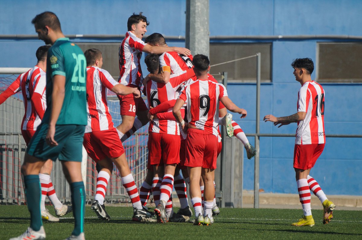Más que ayer, pero menos que mañana...¡𝐒𝐈𝐄𝐍𝐓𝐄 𝐋𝐀 𝐋𝐋𝐄𝐅𝐈!

Confianza en este EQUIPO ♥️🤍

#SienteLaLlefi 🔴⚪ #1cat2 #Llefia #Badalona
