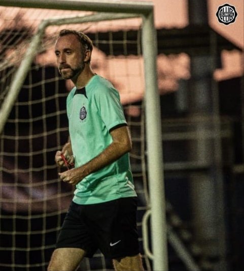 El entrenador Aitor García estará a cargo del plantel de primera, me insisten en que tiene toda la confianza del presidente Miguel Cardona. Dependerá de los resultados para que pueda continuar o busquen un nuevo rumbo.